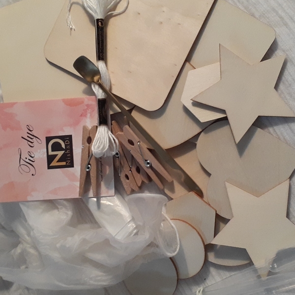 Cold water tye dye kit ( 15 different colors in kit ) - Picture 3 of 5